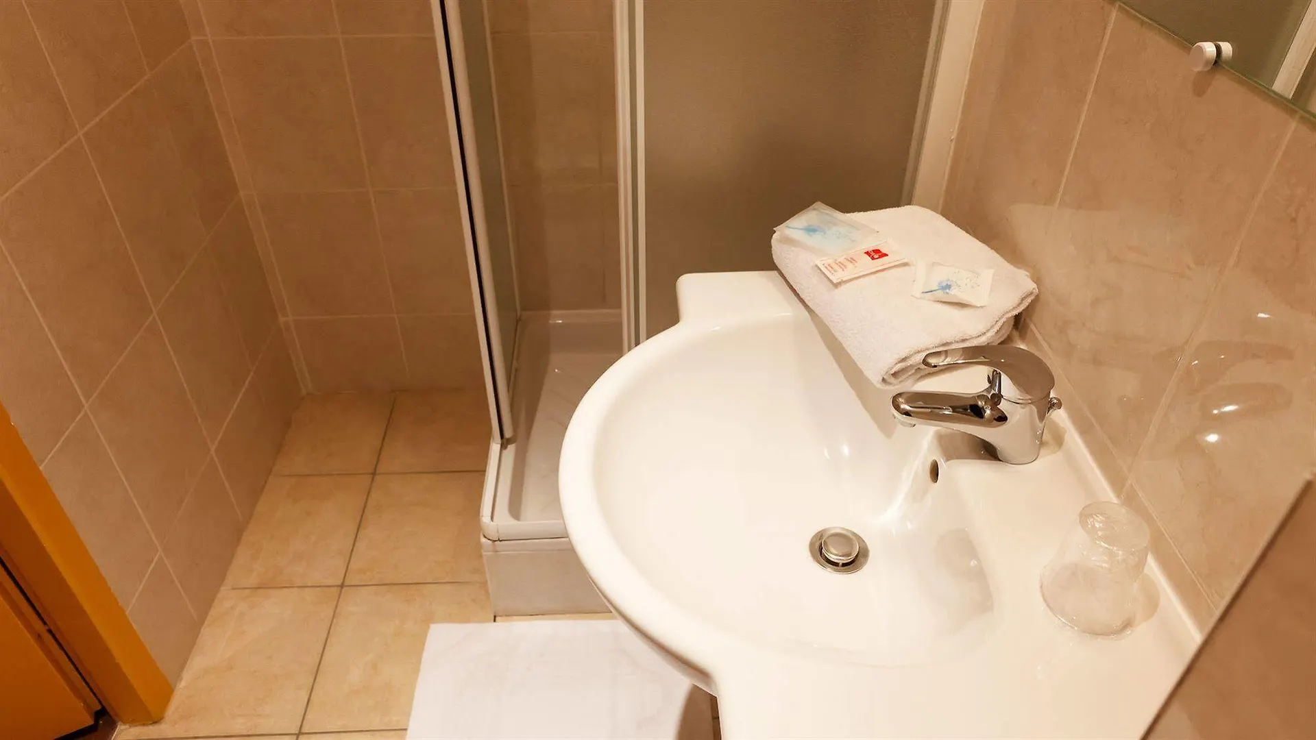 ***  Hotel Saint Vincent Lyon Francia