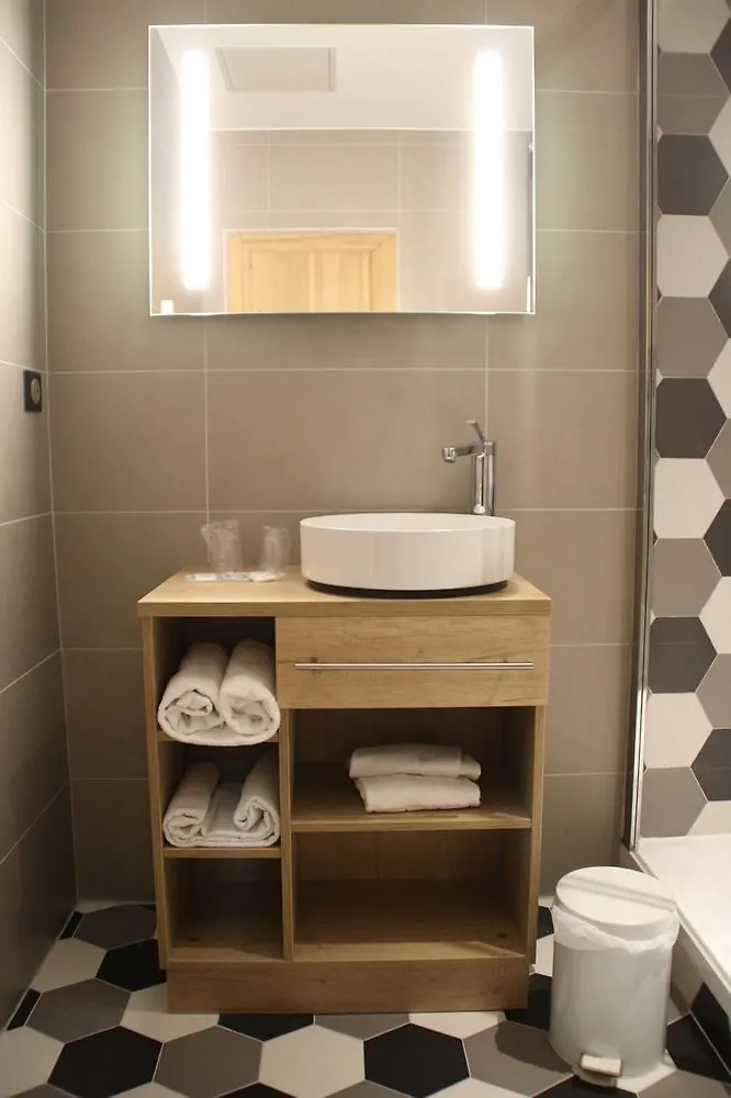 Hotel Saint Vincent Lyon 3*,